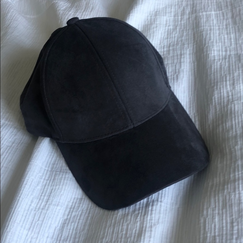 Aritizia Wildfres Free Emesa Suede hat in grey!NEW